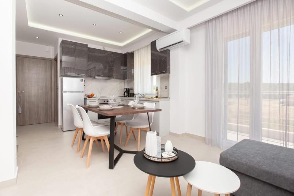 Marane Luxury Suites Nea Moudania Dış mekan fotoğraf